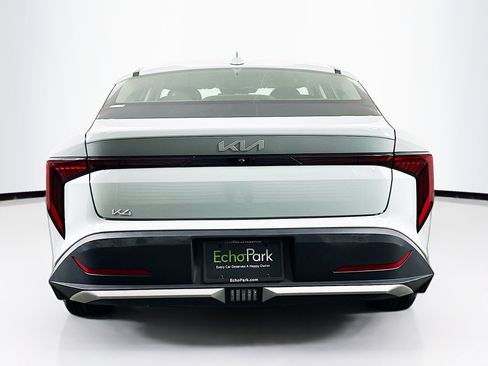 Used 2025 Kia K4 LXS image 7