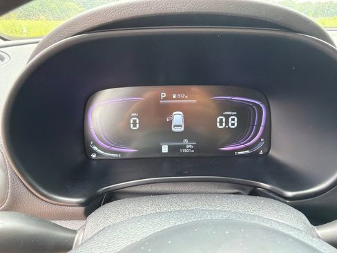 Used 2025 Kia Soul LX w/ LX Technology Package FWD image 26
