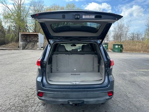 Used 2017 Toyota Highlander XLE w/ Carpet Mat Package image 16