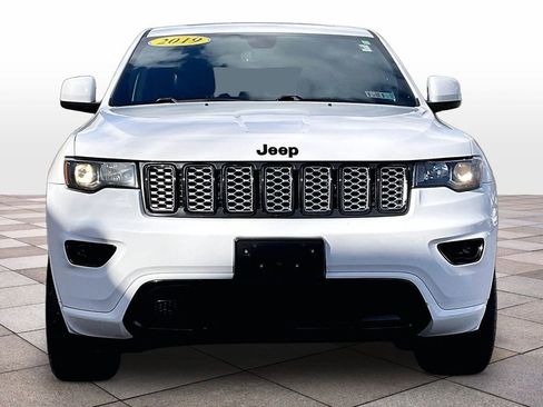 Used 2019 Jeep Grand Cherokee Altitude image 3