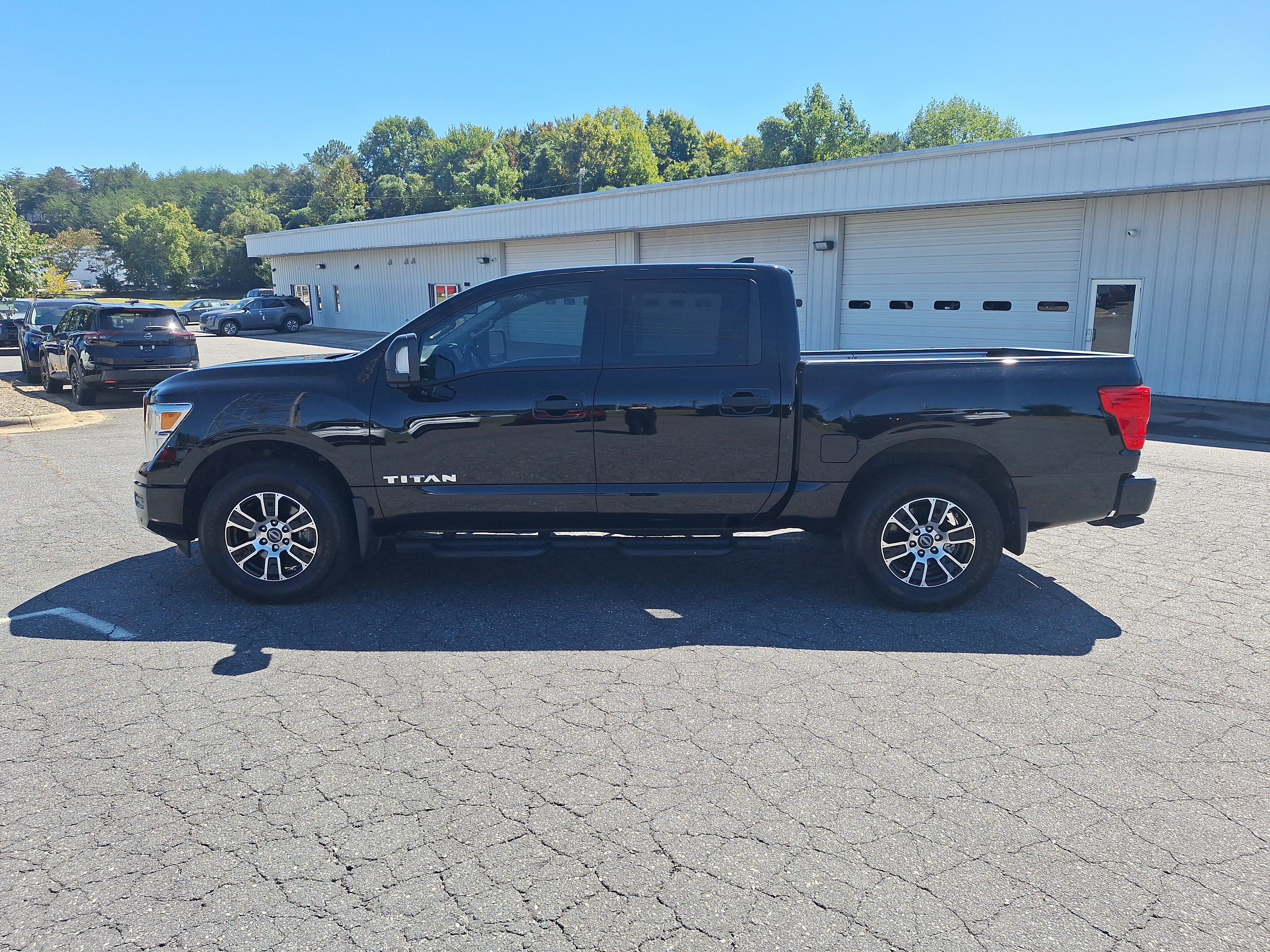 Used 2024 Nissan Titan SV w/ SV Convenience Package AWD/4WD image 7