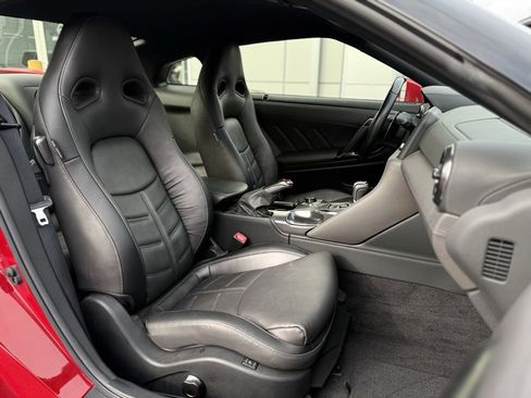 Used 2020 Nissan GT-R Premium w/ Premium Interior Package image 15