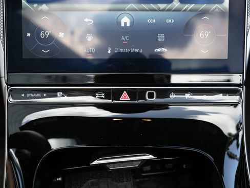 Used 2025 Mercedes-Benz CLE 300 4MATIC Cabriolet image 17