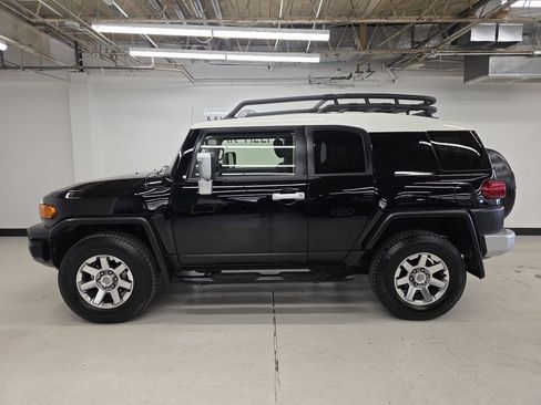 Used 2014 Toyota FJ Cruiser 4WD w/ Upgrade Package image 13