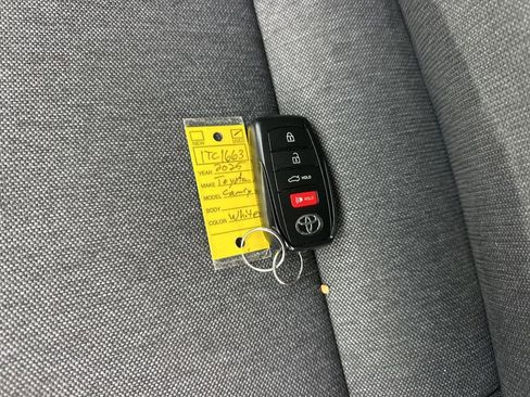 Used 2025 Toyota Camry LE image 32