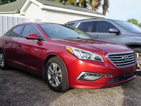 Used 2015 Hyundai Sonata SE w/ Winter Package FWD image 2