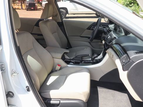 Used 2017 Honda Accord LX image 37