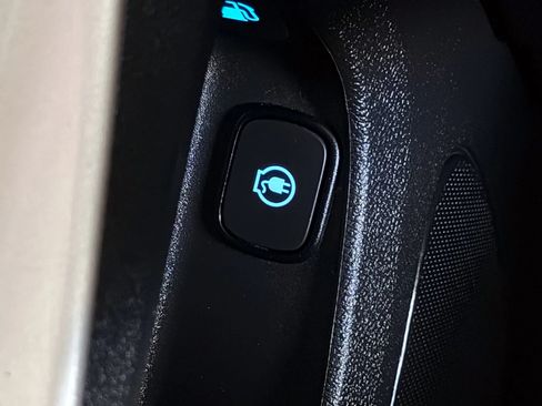 Used 2012 Chevrolet Volt Premium w/ Premium Trim Package FWD image 31