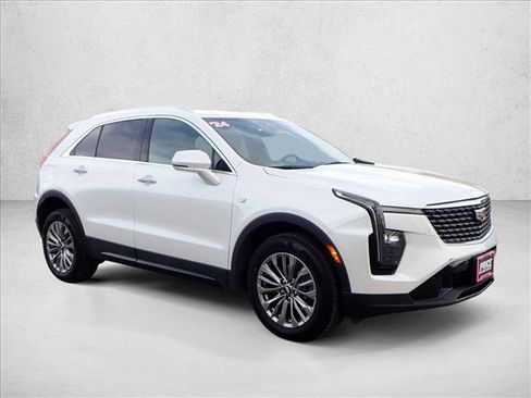 Used 2024 Cadillac XT4 Premium Luxury image 6
