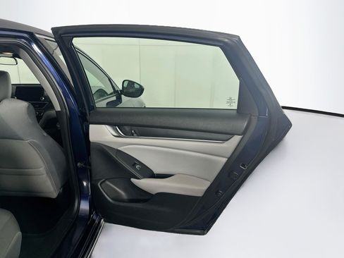 Used 2018 Honda Accord EX image 30