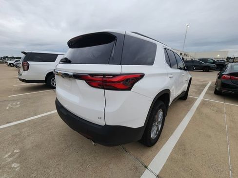 Used 2023 Chevrolet Traverse LT FWD image 6