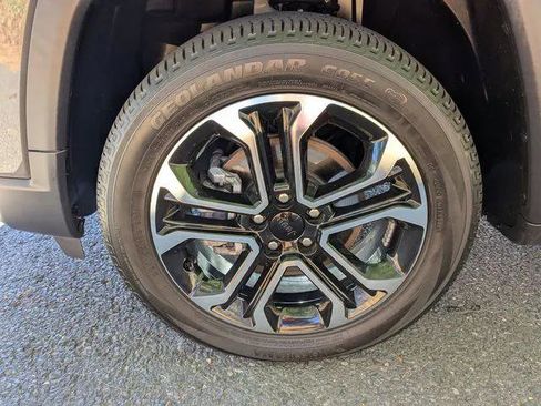 Certified 2022 Jeep Compass Limited image 25