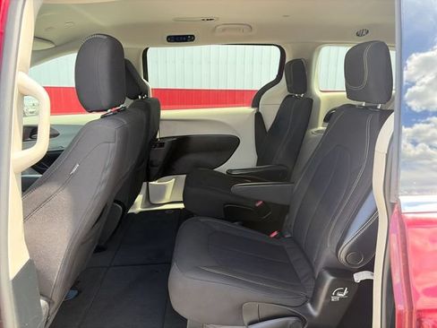Used 2023 Chrysler Voyager LX FWD image 39