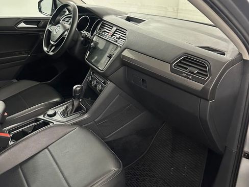 Used 2020 Volkswagen Tiguan SE w/ 3rd Row Seat Package AWD/4WD image 36