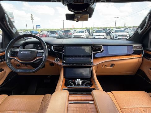 Used 2022 Jeep Grand Wagoneer Series III w/ Rear Seat Video Group 1 AWD/4WD image 17