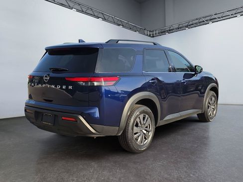 Used 2025 Nissan Pathfinder SV FWD image 3