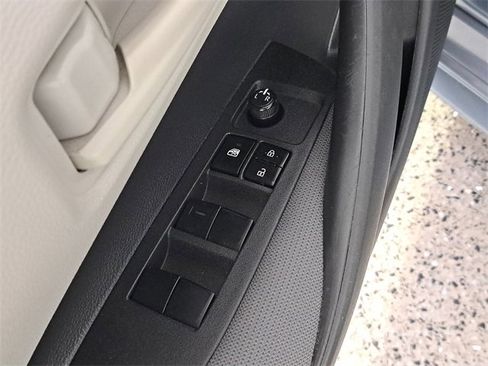 Used 2022 Toyota Corolla L image 22