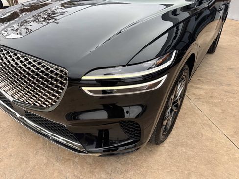 Used 2023 Genesis GV70 2.5T w/ Select Package image 9
