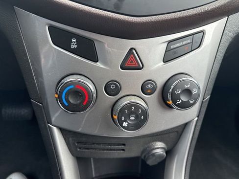 Used 2016 Chevrolet Trax LT w/ LT Convenience Package image 21