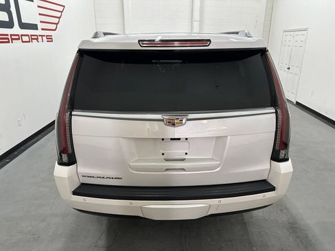 Used 2017 Cadillac Escalade ESV Luxury AWD/4WD image 11