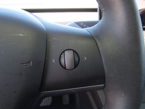 Used 2024 Tesla Model Y 2WD image 24