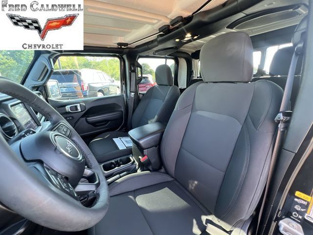 Used 2023 Jeep Gladiator Sport AWD/4WD image 24