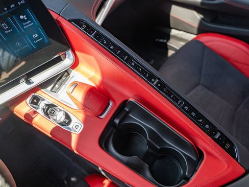 Used 2024 Chevrolet Corvette Stingray Preferred Cpe w/ Z51 Performance Package RWD image 27
