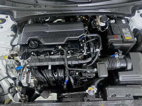 Used 2025 Hyundai Elantra SEL FWD image 31