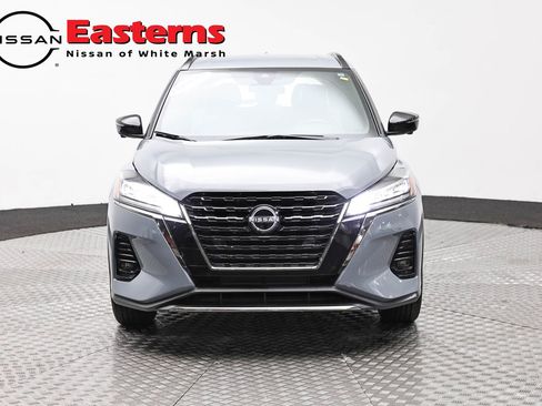 Used 2023 Nissan Kicks SR w/ SR Premium Package FWD image 2