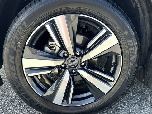 Certified 2025 Nissan Rogue SL AWD/4WD image 10