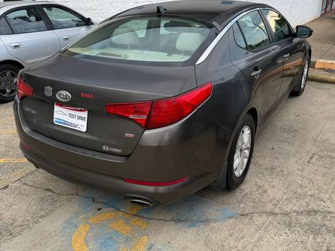 Used 2011 Kia Optima LX w/ Convenience Pkg FWD image 3