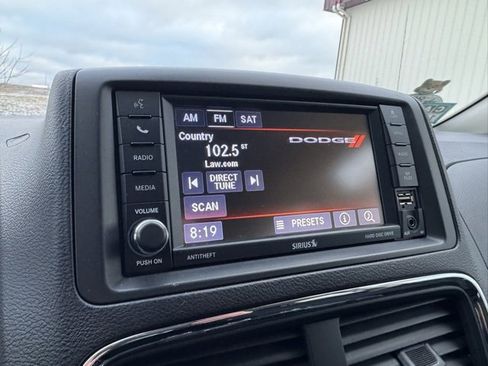 Used 2019 Dodge Grand Caravan SE w/ UConnect Hands-Free Group image 3
