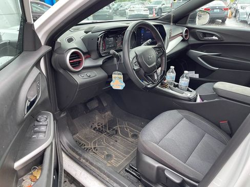 Used 2024 Chevrolet Trax RS w/ Driver Confidence Package FWD image 5