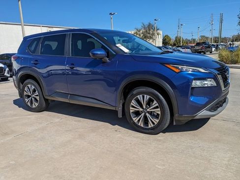 Used 2023 Nissan Rogue SV image 2