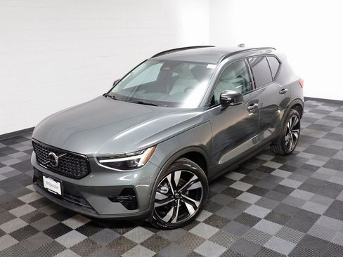 Used 2026 Volvo XC40 B5 Ultra w/ Climate Package AWD/4WD image 2