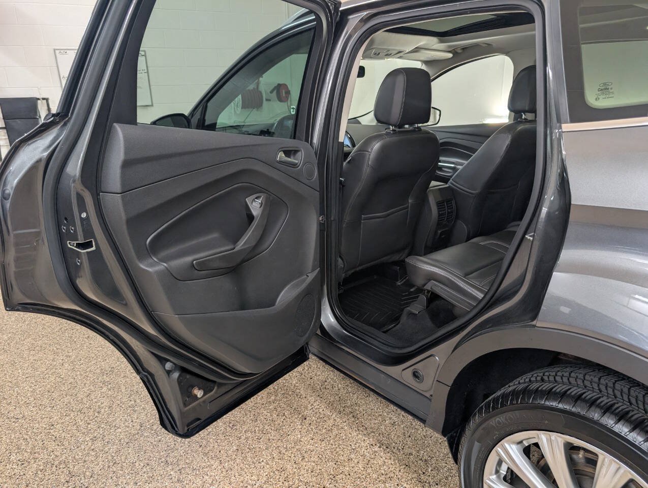 Used 2017 Ford Escape Titanium w/ Canadian Touring Package AWD/4WD image 13