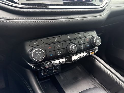 Used 2022 Dodge Durango GT image 25