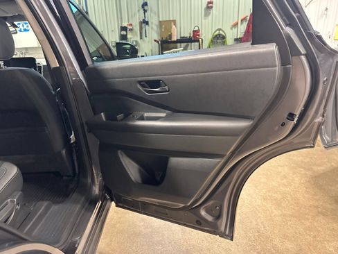 Used 2024 Nissan Pathfinder SV AWD/4WD image 30