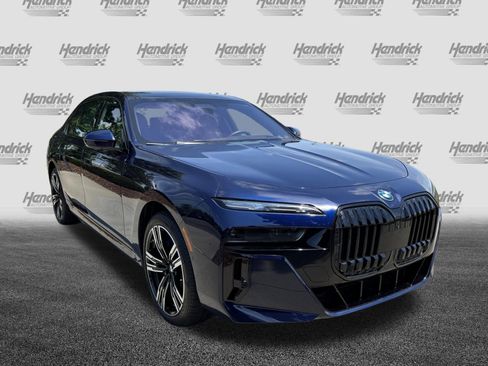 Used 2023 BMW i7 xDrive60 w/ Executive Package 2 AWD/4WD image 2