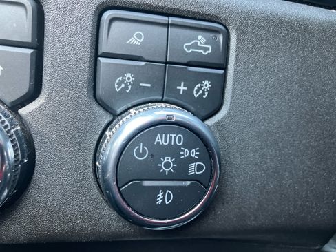 Used 2024 GMC Sierra 1500 SLT AWD/4WD image 16
