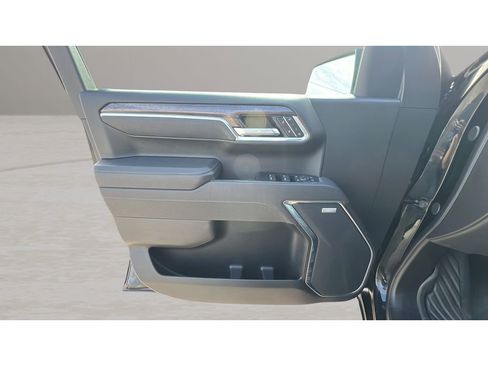 Certified 2025 Chevrolet Silverado 1500 LTZ AWD/4WD image 26