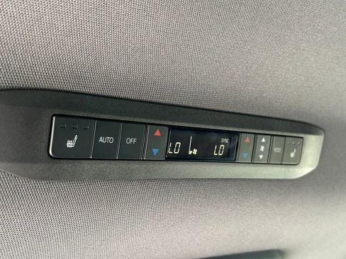 Used 2023 Toyota Sienna Platinum FWD image 26