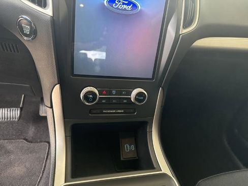 Certified 2022 Ford Edge SE image 11