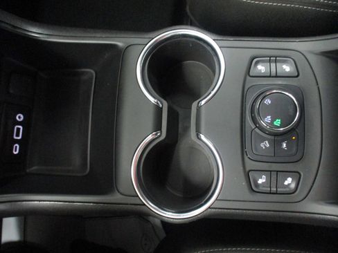 Certified 2023 GMC Terrain SLE w/ Driver Convenience Package AWD/4WD image 38