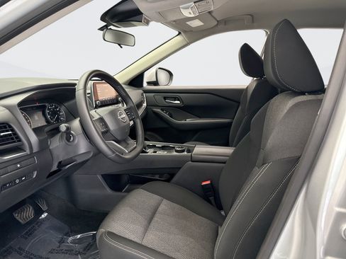Used 2025 Nissan Rogue SV AWD/4WD image 10