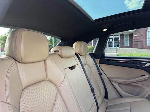 Used 2017 Porsche Macan image 27