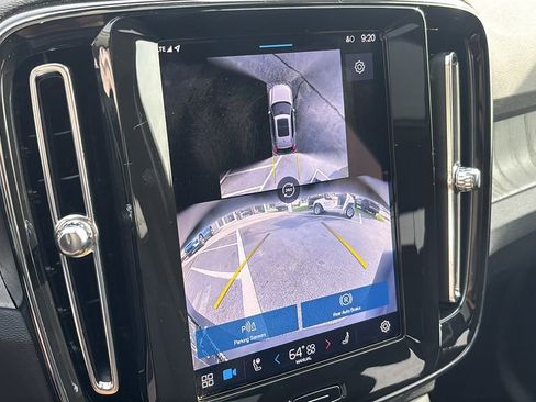 Certified 2025 Volvo XC40 B5 Plus AWD/4WD image 19