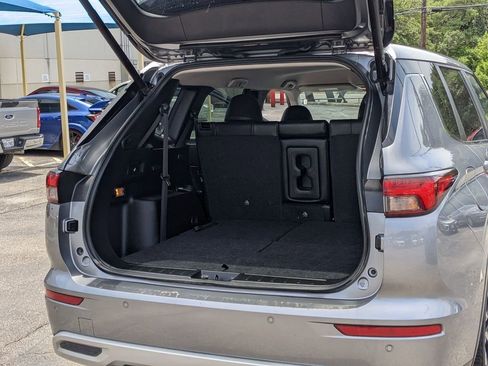 Used 2024 Mitsubishi Outlander SE image 28