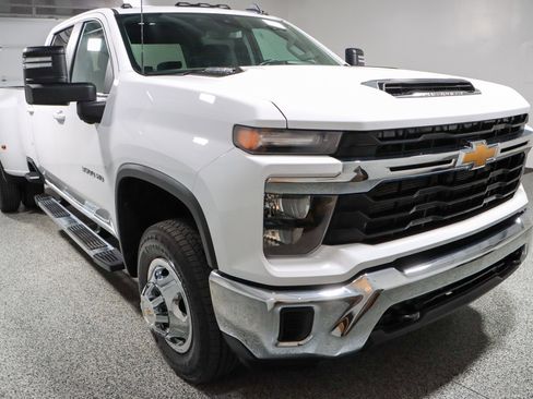 Used 2024 Chevrolet Silverado 3500 LT image 5