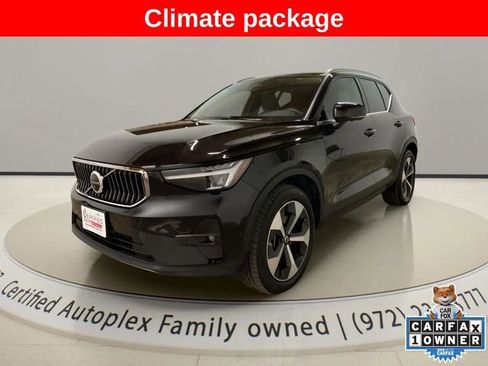 Used 2025 Volvo XC40 B5 Plus image 1